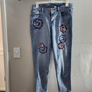 ***LIKE NEW*** SIZE 16  LANE BRYANT EMBROIDERED BOYFRIEND JEANS